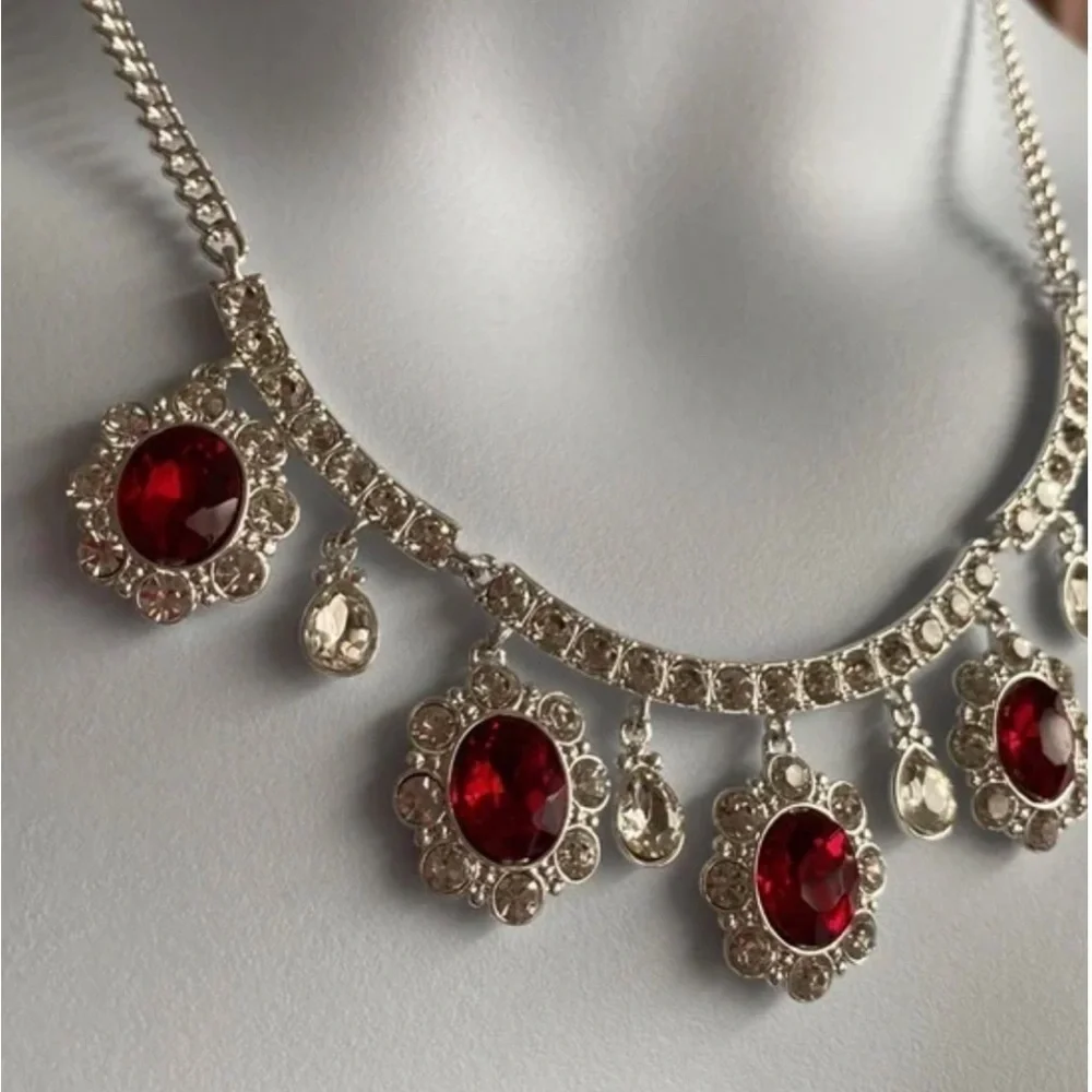 ♦️ AVON NIB STUNNING ROYAL RED NECKLACE AND EARRING SET Ensemble  Old Stock